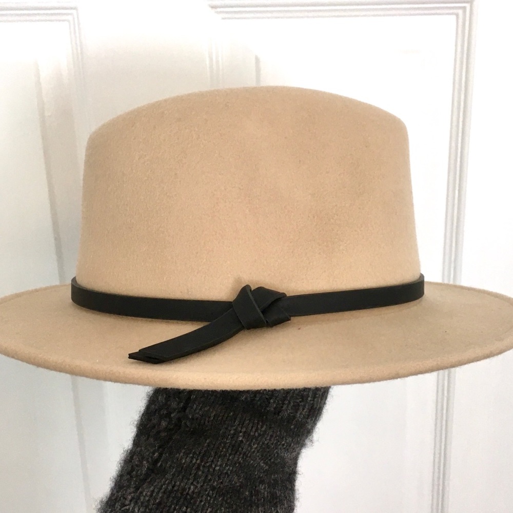 Banana Republic hat